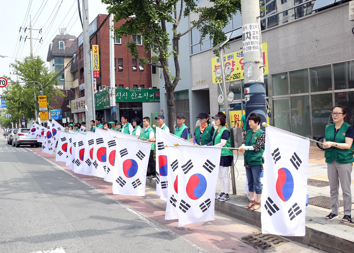 전국 동시 태극기 달기 운동 캠페인 (8.13 신평리네거리) 3