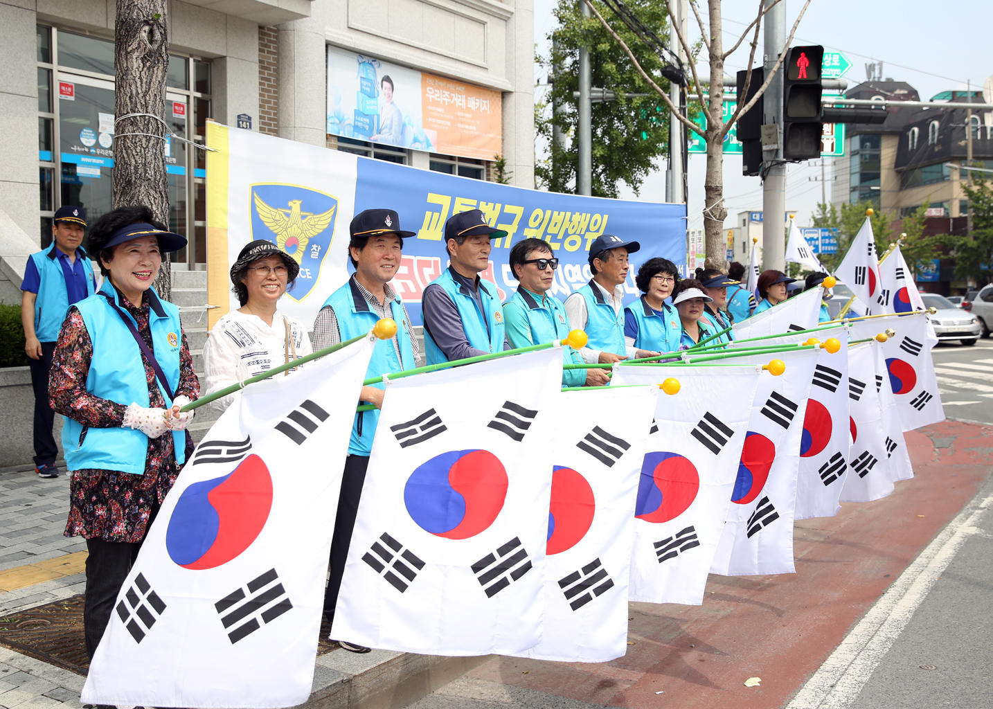 전국 동시 태극기 달기 운동 캠페인 (8.13 신평리네거리) 1