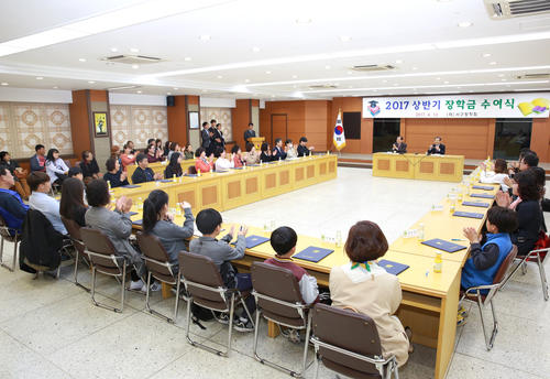 2017년 상반기 서구장학회 장학금 전달 (4.13 3층회의실)
