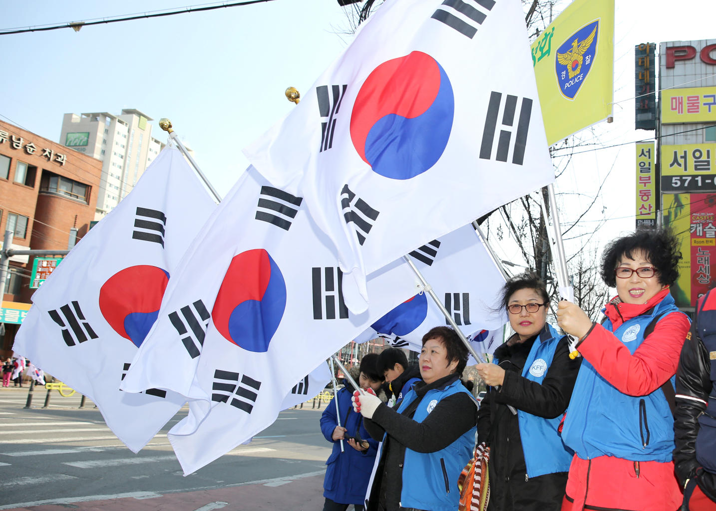 태극기 달기 홍보 캠페인 (2.26. 신평네거리) 3